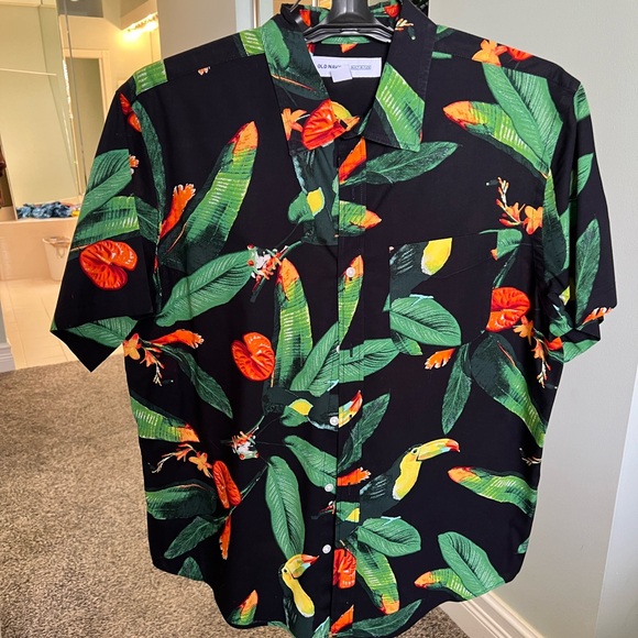 Men’s Tropical Short Sleeve Button Up Shirt SIZE LARGE - Picture 2 of 4